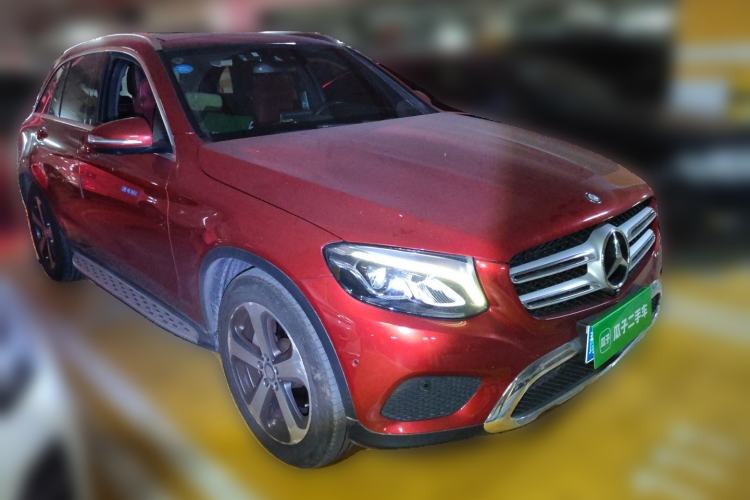 Used Mercedes-Benz GLC 2016 GLC 260 4MATIC Luxury Model Front Right 45 Deg