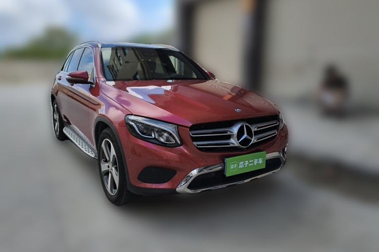 Used Mercedes-Benz GLC 2016 GLC 260 4MATIC Luxury Model Front Right 45 Deg