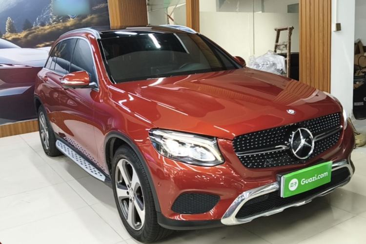 Used Mercedes-Benz GLC 2016 GLC 260 4MATIC Luxury Model Front Right 45 Deg