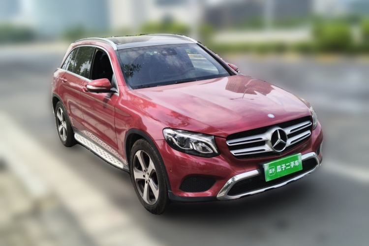 Used Mercedes-Benz GLC 2016 GLC 260 4MATIC Luxury Model Front Right 45 Deg