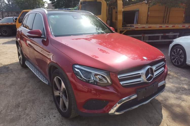 Used Mercedes-Benz GLC 2016 GLC 260 4MATIC Luxury Model Front Right 45 Deg