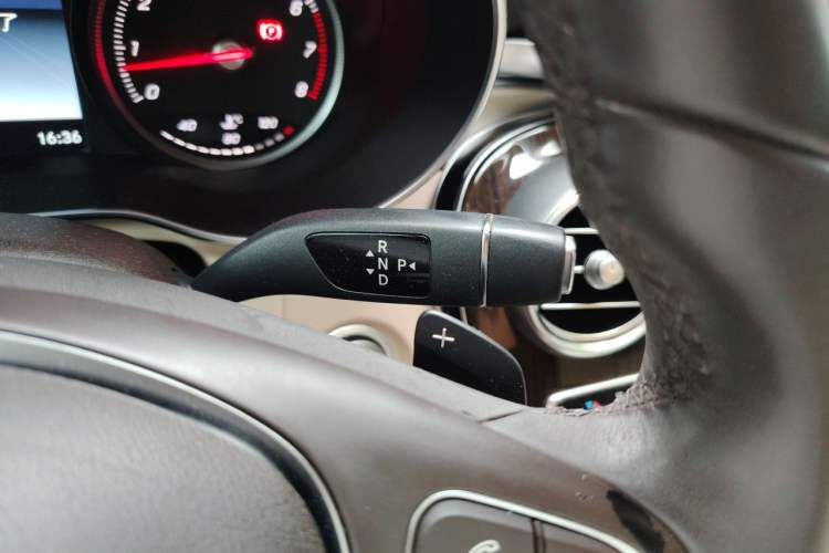 Used Mercedes-Benz GLC 2016 GLC 260 4MATIC Dynamic Edition Gear Lever