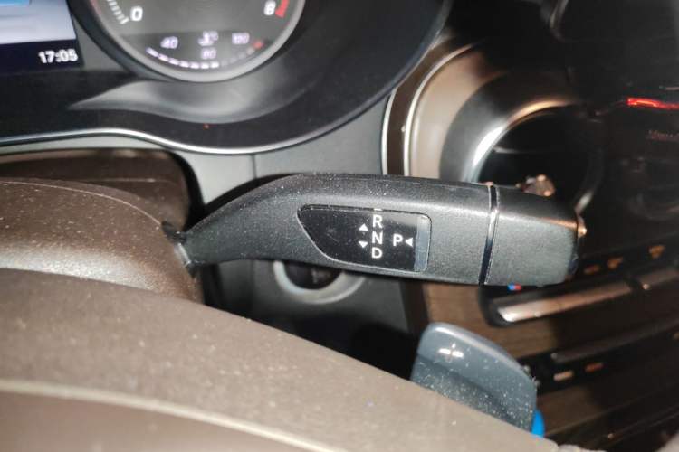 Used Mercedes-Benz GLC 2016 GLC 300 4MATIC Dynamic Model Gear Lever