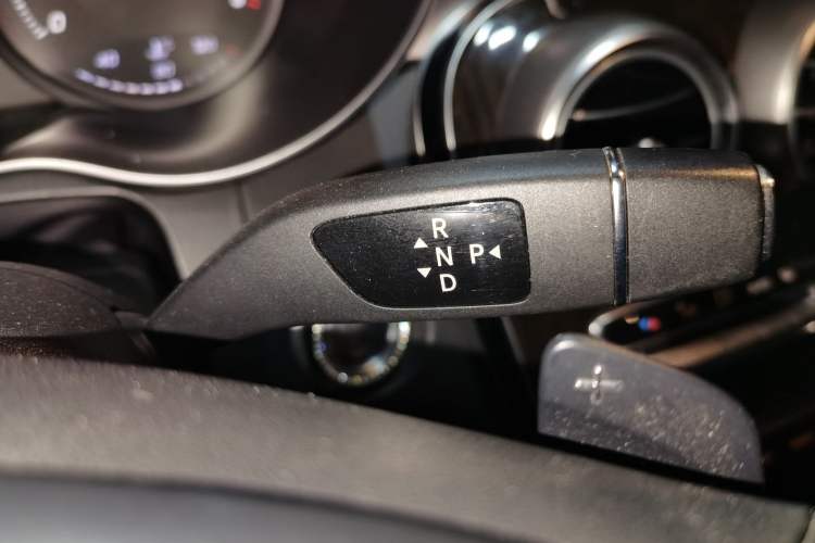 Used Mercedes-Benz GLC 2016 GLC 260 4MATIC Dynamic Edition Gear Lever