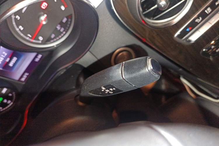 Used Mercedes-Benz GLC 2016 GLC 260 4MATIC Dynamic Edition Gear Lever