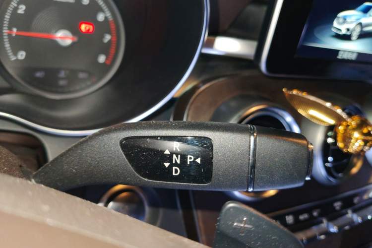 Used Mercedes-Benz GLC 2016 GLC 300 4MATIC Dynamic Model Gear Lever