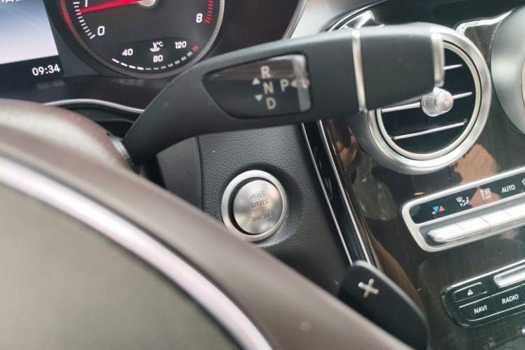 Used Mercedes-Benz GLC 2016 GLC 260 4MATIC Dynamic Edition Gear Lever