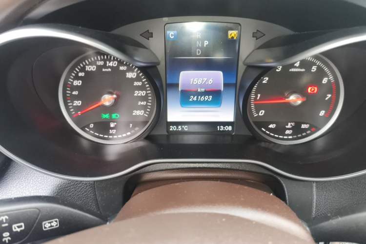 Used Mercedes-Benz GLC 2016 GLC 300 4MATIC Luxury Model Instrument Cluster
