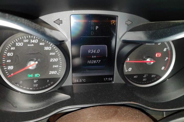 Used Mercedes-Benz GLC 2016 GLC 260 4MATIC Luxury Model Instrument Cluster