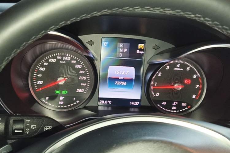 Used Mercedes-Benz GLC 2016 GLC 260 4MATIC Luxury Model Instrument Cluster
