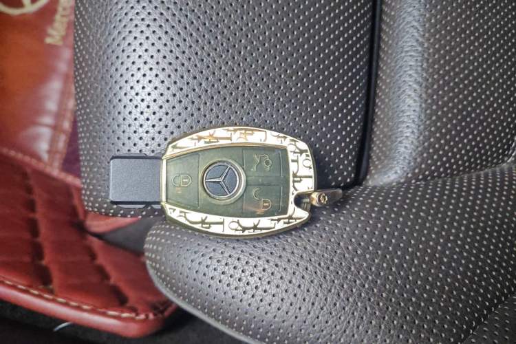 Used Mercedes-Benz GLC 2016 GLC 300 4MATIC Luxury Model Interior 1