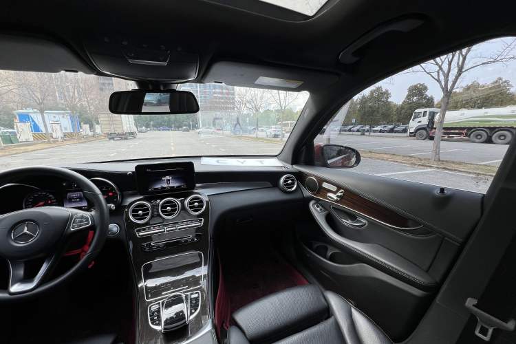 Used Mercedes-Benz GLC 2016 GLC 260 4MATIC Dynamic Edition Interior 10