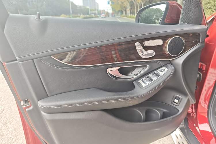 Used Mercedes-Benz GLC 2016 GLC 260 4MATIC Dynamic Edition Interior 15