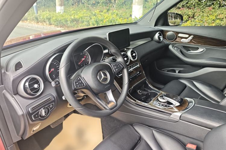 Used Mercedes-Benz GLC 2016 GLC 260 4MATIC Dynamic Edition Interior 2