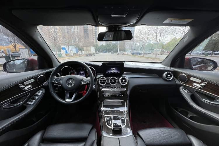 Used Mercedes-Benz GLC 2016 GLC 260 4MATIC Dynamic Edition Interior 2