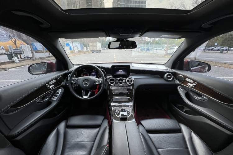 Used Mercedes-Benz GLC 2016 GLC 260 4MATIC Dynamic Edition Interior 3