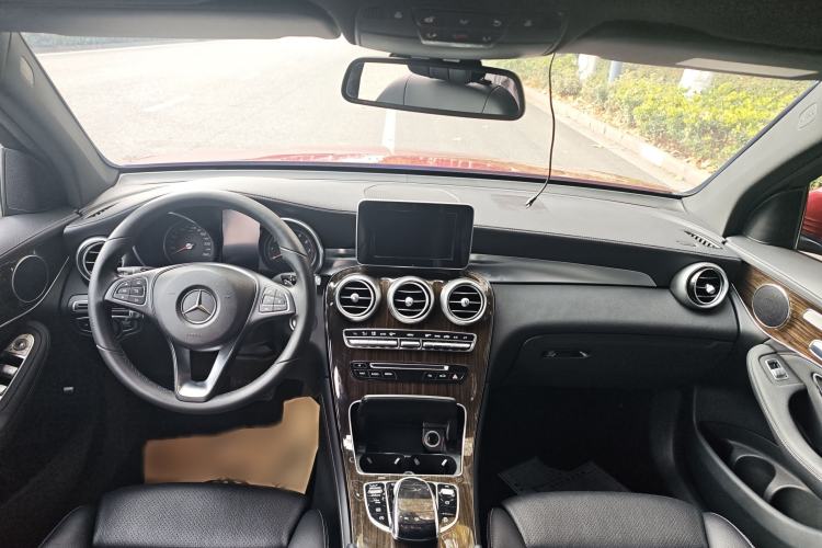 Used Mercedes-Benz GLC 2016 GLC 260 4MATIC Dynamic Edition Interior 4
