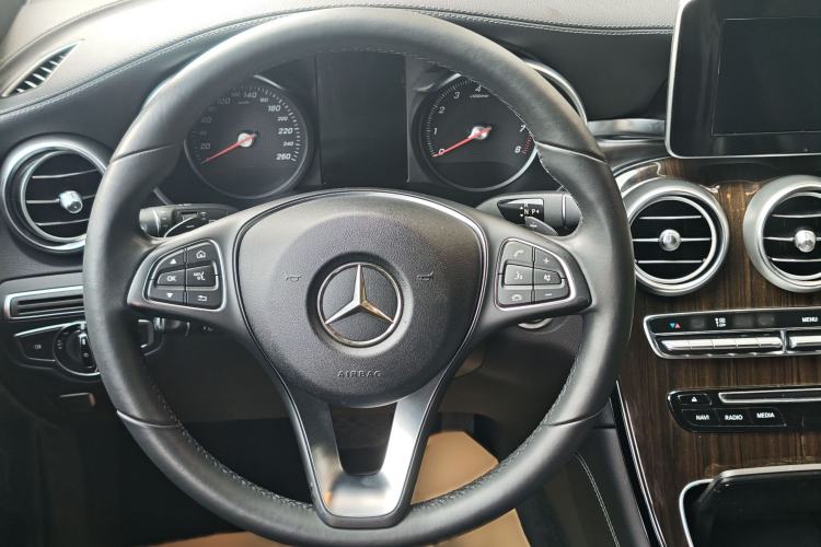 Used Mercedes-Benz GLC 2016 GLC 260 4MATIC Dynamic Edition Interior 5