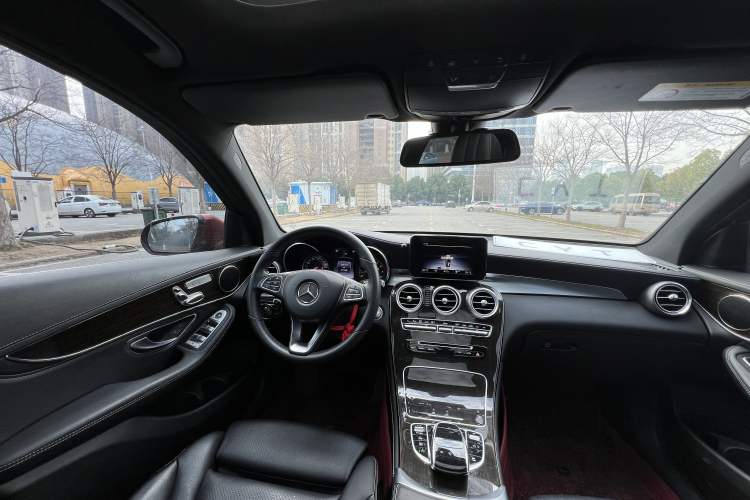 Used Mercedes-Benz GLC 2016 GLC 260 4MATIC Dynamic Edition Interior 5