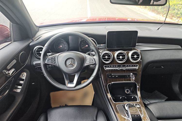 Used Mercedes-Benz GLC 2016 GLC 260 4MATIC Dynamic Edition Interior 6