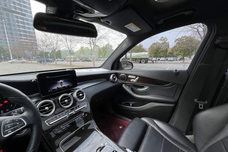 Used Mercedes-Benz GLC 2016 GLC 260 4MATIC Dynamic Edition Interior 6