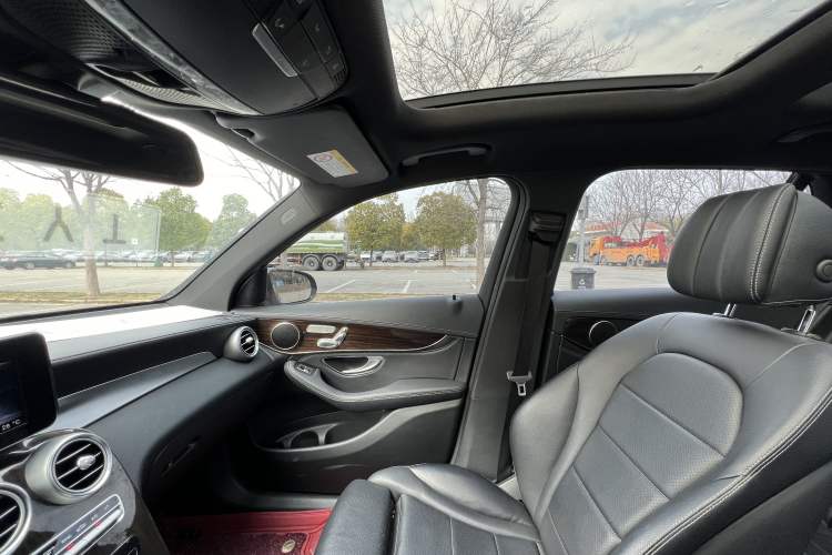 Used Mercedes-Benz GLC 2016 GLC 260 4MATIC Dynamic Edition Interior 7