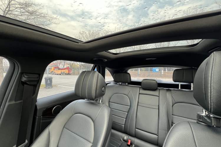 Used Mercedes-Benz GLC 2016 GLC 260 4MATIC Dynamic Edition Interior 8