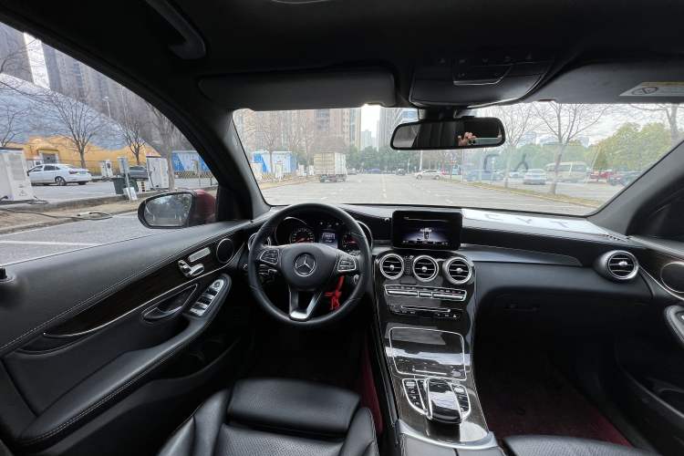 Used Mercedes-Benz GLC 2016 GLC 260 4MATIC Dynamic Edition Interior 9