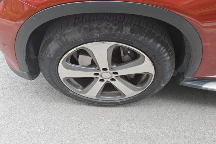 Used Mercedes-Benz GLC 2016 GLC 300 4MATIC Dynamic Model Left Front Wheel Hub