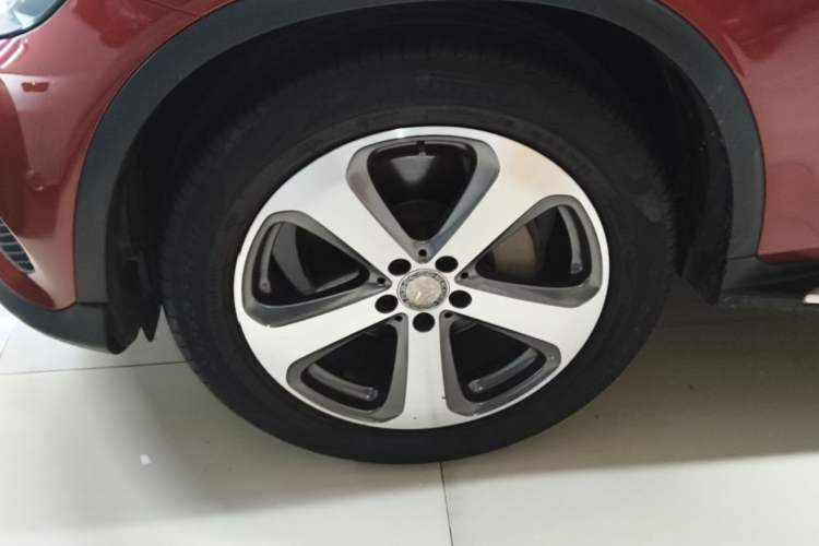 Used Mercedes-Benz GLC 2016 GLC 260 4MATIC Luxury Model Left Front Wheel Hub