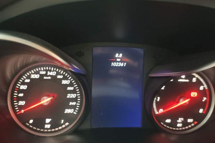 Used Mercedes-Benz GLC 2016 GLC 200 4MATIC Odometer Close Up