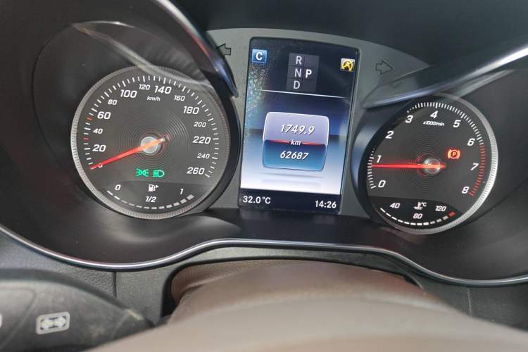 Used Mercedes-Benz GLC 2016 GLC 200 4MATIC Odometer Close Up