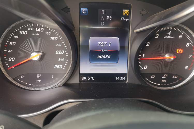 Used Mercedes-Benz GLC 2016 GLC 260 4MATIC Luxury Model Odometer Close Up