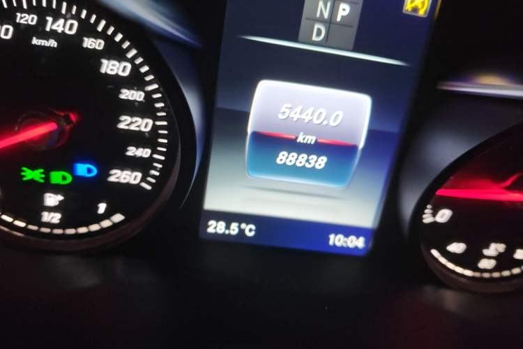 Used Mercedes-Benz GLC 2016 GLC 200 4MATIC Odometer Close Up