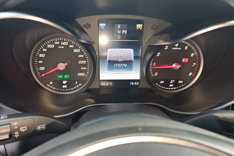 Used Mercedes-Benz GLC 2016 GLC 260 4MATIC Dynamic Edition Odometer Close Up