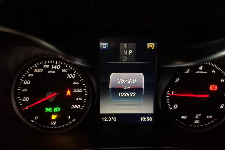 Used Mercedes-Benz GLC 2016 GLC 300 4MATIC Luxury Model Odometer Close Up