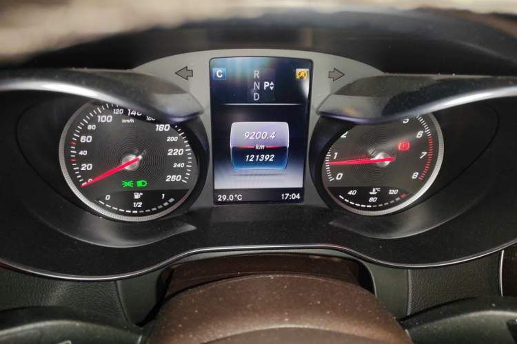 Used Mercedes-Benz GLC 2016 GLC 300 4MATIC Dynamic Model Odometer Close Up