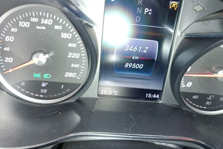 Used Mercedes-Benz GLC 2016 GLC 260 4MATIC Dynamic Edition Odometer Close Up