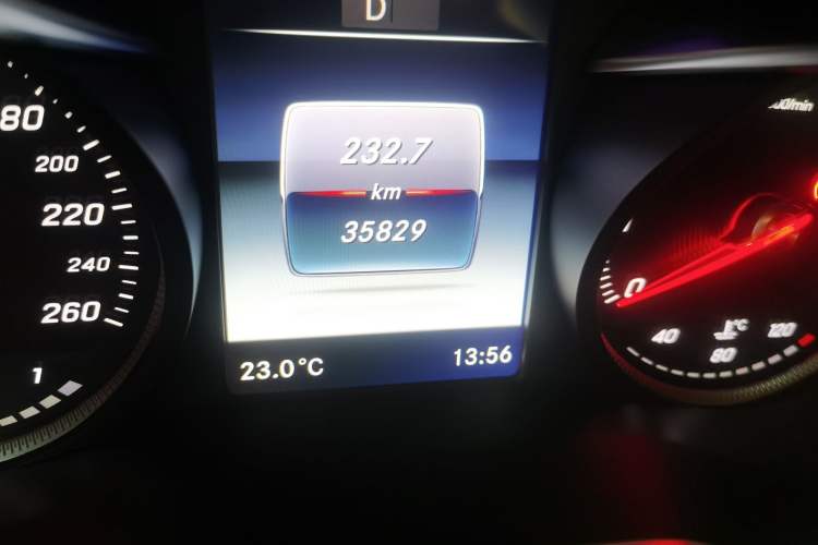 Used Mercedes-Benz GLC 2016 GLC 200 4MATIC Odometer Close Up
