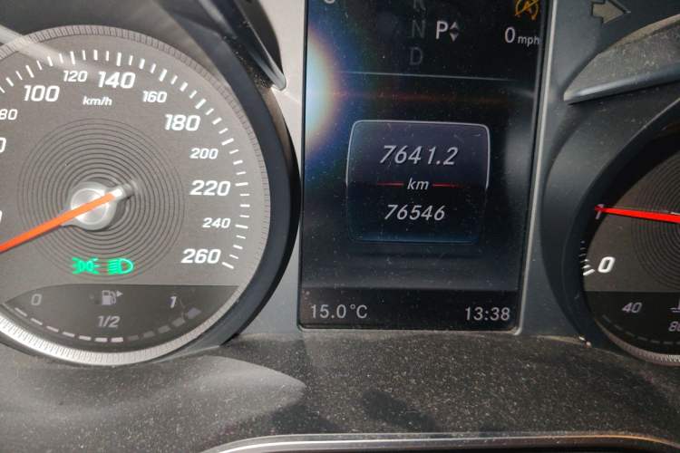 Used Mercedes-Benz GLC 2016 GLC 300 4MATIC Dynamic Model Odometer Close Up