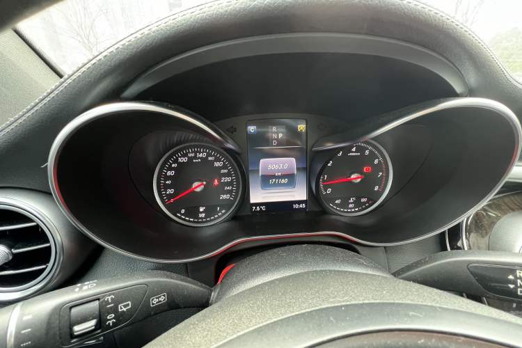Used Mercedes-Benz GLC 2016 GLC 260 4MATIC Dynamic Edition Odometer Close Up