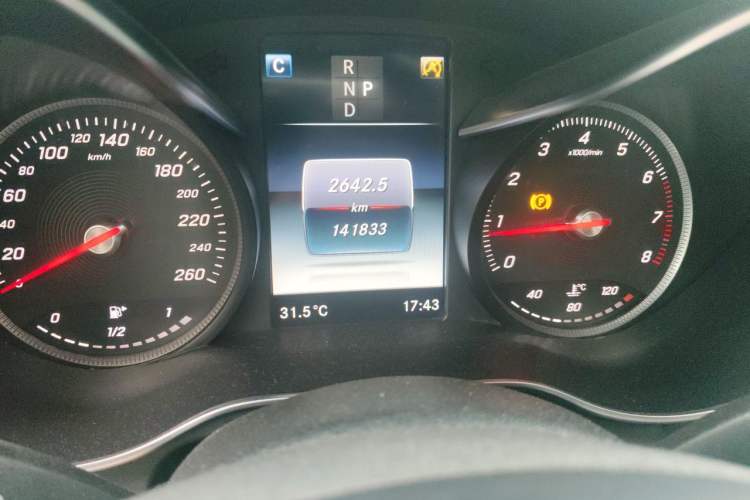 Used Mercedes-Benz GLC 2016 GLC 260 4MATIC Luxury Model Odometer Close Up
