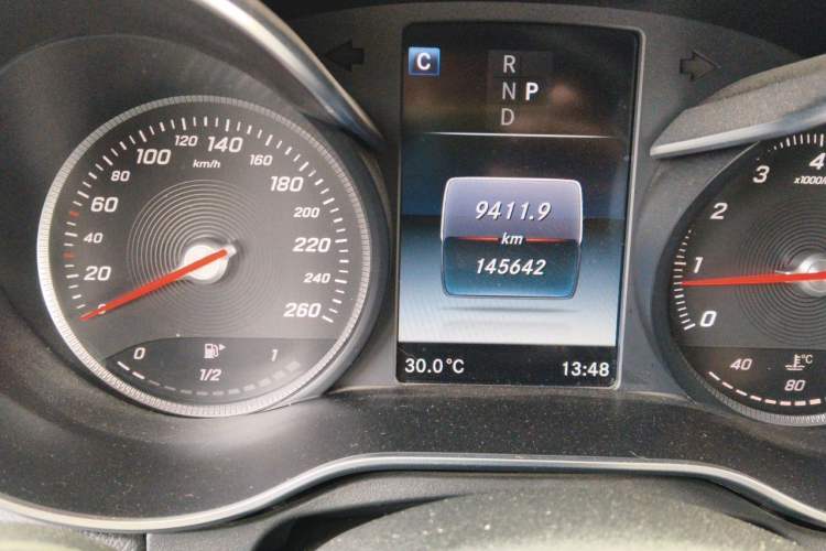 Used Mercedes-Benz GLC 2016 GLC 260 4MATIC Luxury Model Odometer Close Up