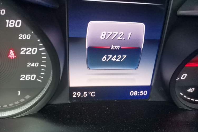 Used Mercedes-Benz GLC 2016 GLC 260 4MATIC Luxury Model Odometer Close Up