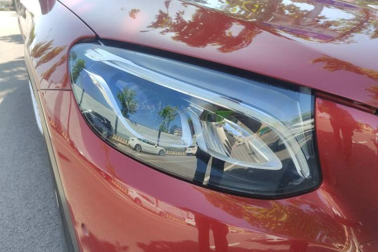 Used Mercedes-Benz GLC 2016 GLC 260 4MATIC Luxury Model Right Front Headlight