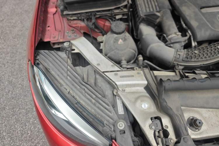 Used Mercedes-Benz GLC 2016 GLC 260 4MATIC Luxury Model Right Front Headlight
