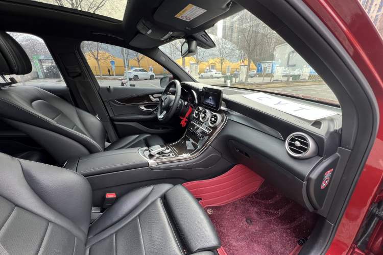 Used Mercedes-Benz GLC 2016 GLC 260 4MATIC Dynamic Edition Right Front Seat