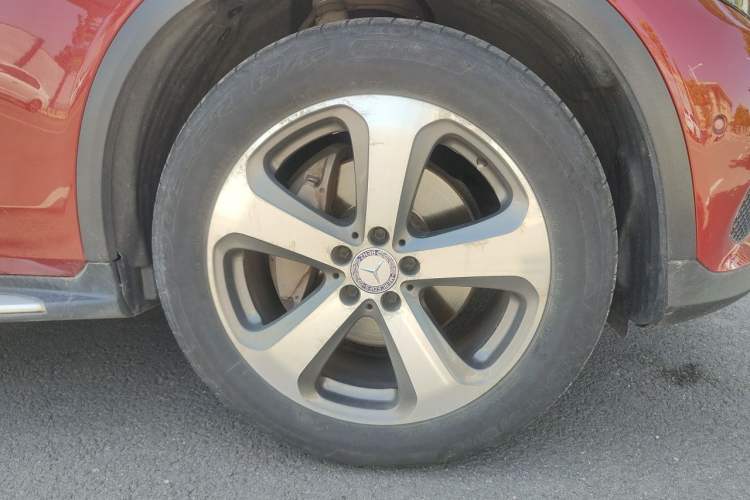 Used Mercedes-Benz GLC 2016 GLC 260 4MATIC Luxury Model Right Front Wheel Hub