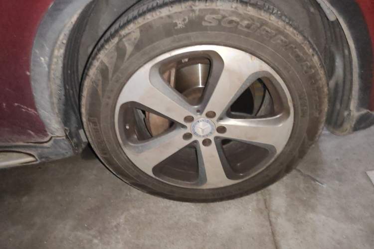 Used Mercedes-Benz GLC 2016 GLC 300 4MATIC Dynamic Model Right Front Wheel Hub