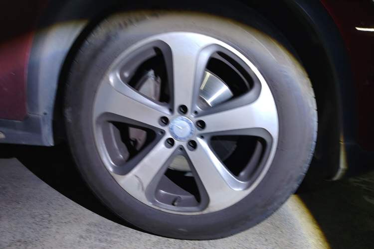 Used Mercedes-Benz GLC 2016 GLC 300 4MATIC Dynamic Model Right Front Wheel Hub